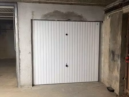 box fermé sous sol sécurisé 13m2 aix en provence quartier saint mitre
