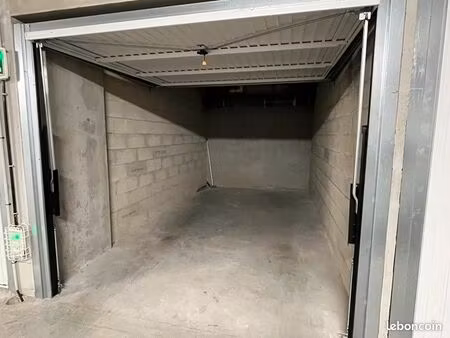 parking 14 m² lyon 07