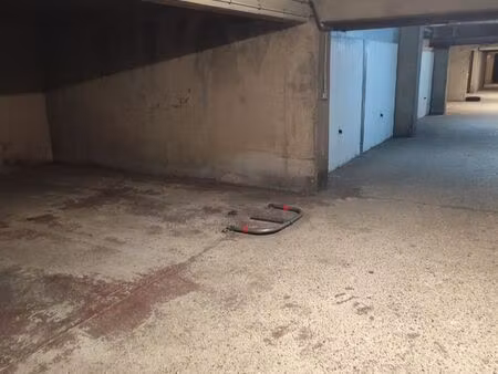rare : parking boxable immédiatement - stade de france