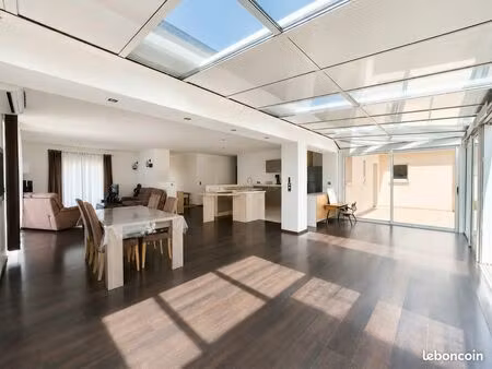 maison 6 pièces 184m²