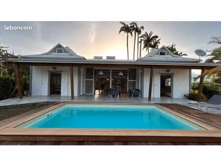 villa lumineuse 165 m² – piscine  jardin et plage à pied