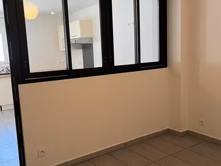 particulier vend appartement t2 de 40 m2  activité libérale ou bureau