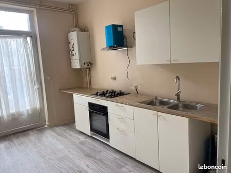 t3 64 m² entièrement rénové – cuisine équipée neuve – cour extérieure – vénissieux