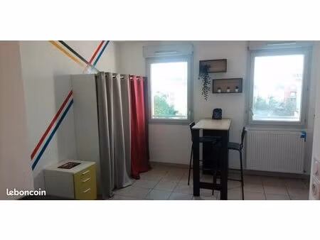 très joli studio refait à neuf à louer