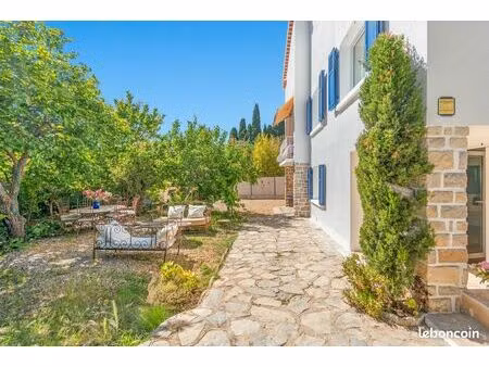 hyères centre – maison rénovée 152 m² avec jardin  garage et t2 indépendant