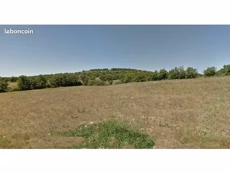 terrain 800 m² montrozier