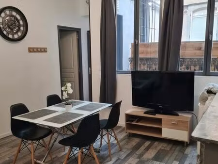 investisseur airbnb : t2 avec balnéo et balcon  prêt à louer