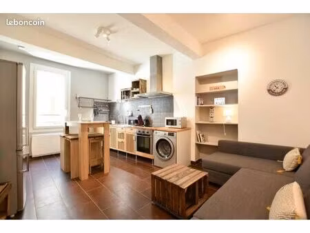 très beau duplex meublé clé en main idéalement situé centre historique