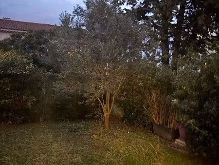 appartement dans résidence calme t2 38 m2 une chambre salle de bain cuisine équipé jardin 