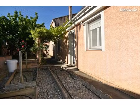 maison avec piscine  garage pour camping car  garage voiture et jardin