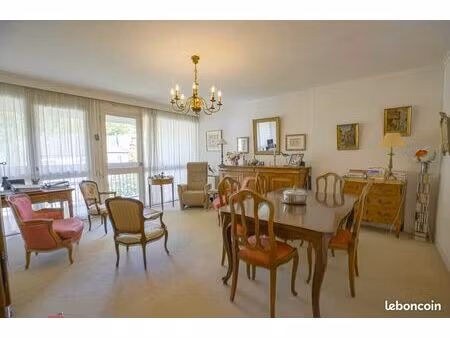 appartement 3 pièces avec loggia  garage et cave au cœur d’un parc résidentiel
