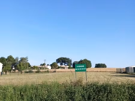 terrain constructible 1340 m² - école  collège et commerces à pied
