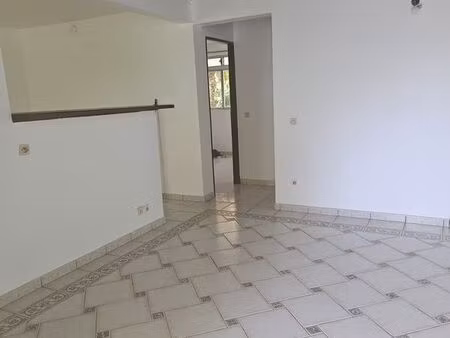 appartement f2 de 45 m² à ducos(quartier bac)