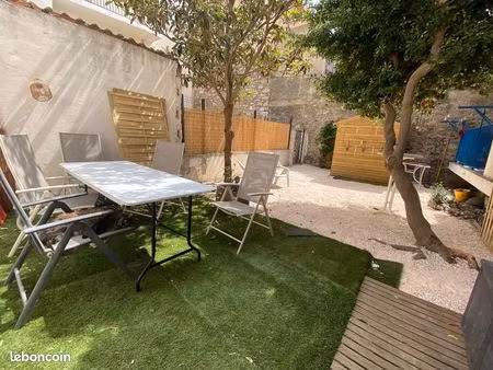 appartement 4 pièces rénové avec cour de 50 m² à port-la-nouvelle