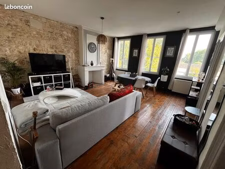 appartement t3 85 m2. face abbaye aux dames