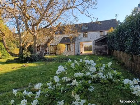 maison rénovée de 180m2 avec 3 suites et un studio indépendant