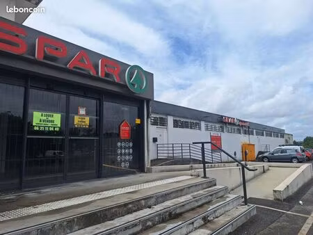 local commercial 696 m² angoulême