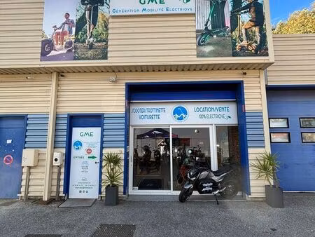 local commercial 110m² six fours  les playes
