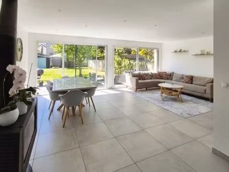 maison familiale récente (2020) : 6 pièces / 4 chambres / 130m2 / terrain 415m2