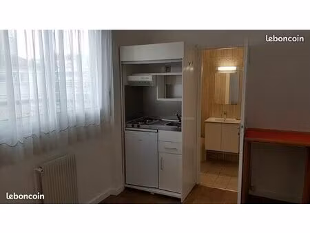studio 15m2  500m rer c et d