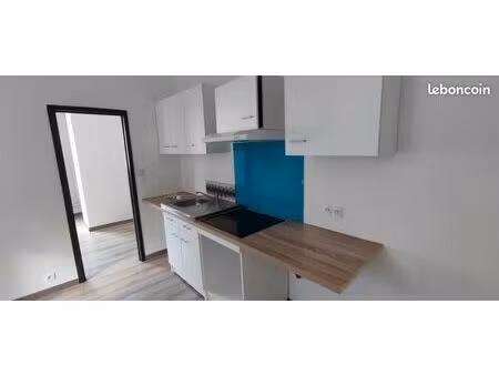 a loué t2 a clairvaux d' aveyron ■ 1 chambre 1 cuisine équipé de pla induction 1 wc indépe