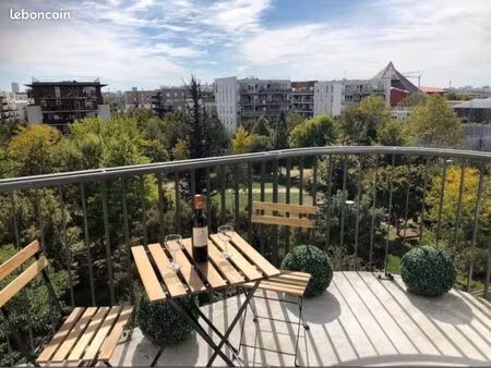 4 pièces avec balcon sur parc proche transports