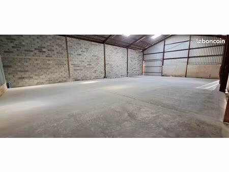 location dépôt / entrepôt / local / stockage / garage / box