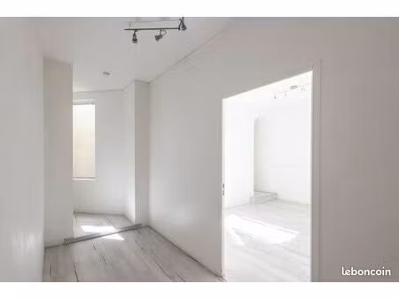 local professionnel de 50m2  place d’armes de toulon  zone franche urbaine