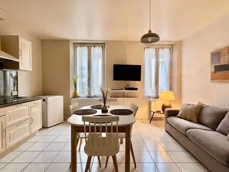 à louer – appartement meublé avec chambre séparée – quartier des capucins à carcassonne