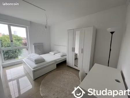 chambre 1 pièce 11 m²