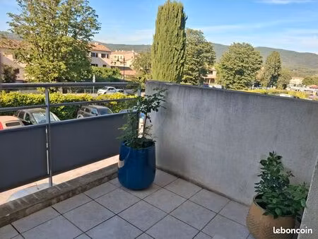 apparement t2 avec terrasse à louer (non meublé)
