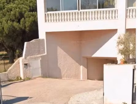 garage box fermé 20 m² avec électricité – fréjus plage
