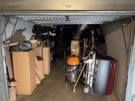 box fermé et sécurisé 13m2