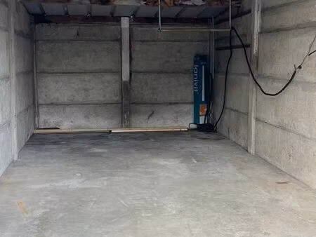 box stockage/ parking à louer