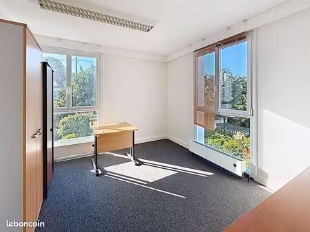 local commercial 16 m² palaiseau
