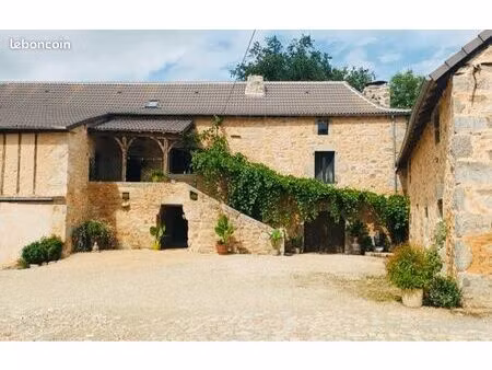 magnifique corps de ferme rénové avec gîte – 380 m² habitables
