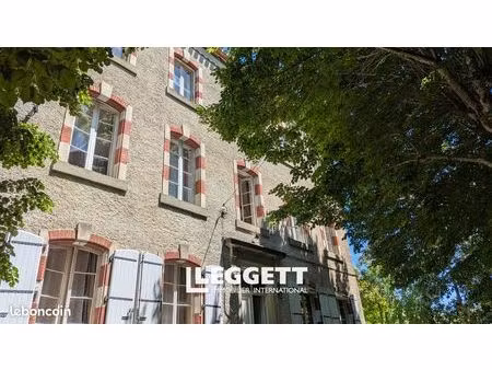 maison 8 pièces 390 m²