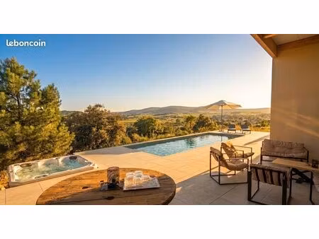 villa contemporaine - 5 chambres - 149 m2 - piscine - vue imprenable sur les collines