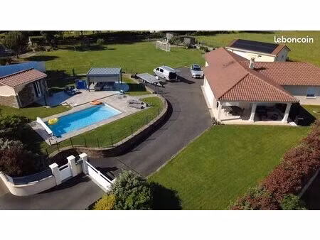 grande maison familiale avec piscine et dépendance