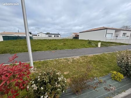 terrain 347 m² semussac