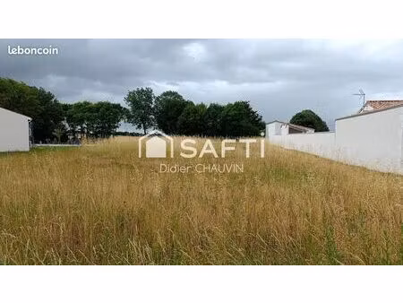 terrain 1633 m² surgeres