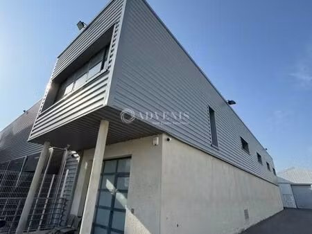 local logistique 3 860 m²