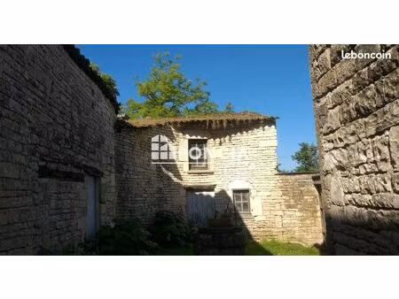 tusson - grange dans le bourg