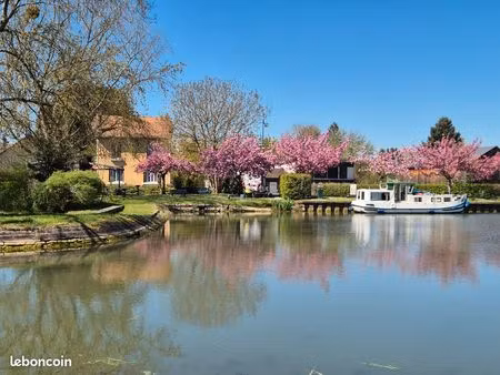 maison de caractère avec vue sur le canal