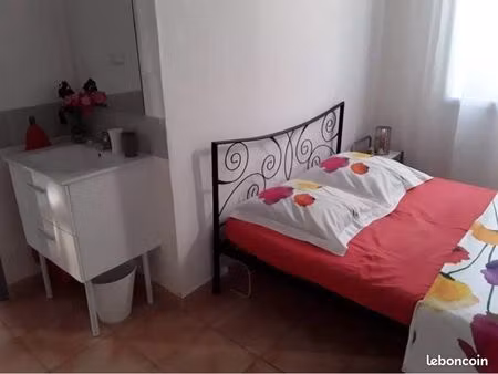 jolie chambre dans villa proche toulon location au mois ou plus