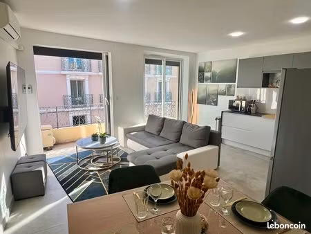 t3 meublé rénové esprit loft – sanary centre  plage à 300 m