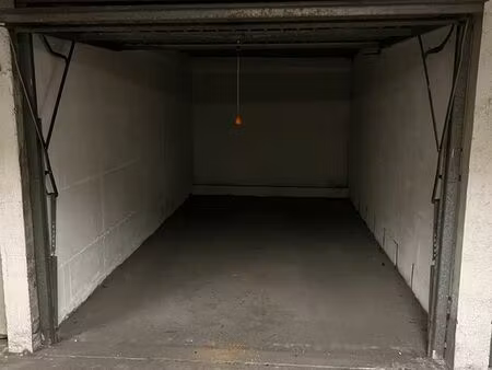 ? box à louer dans une résidence sécurisée à montreuil