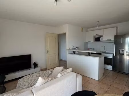 t2 à louer dans les hauts de narbonne