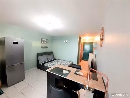 studio meublé et équipé