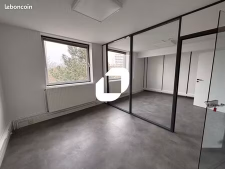 bureaux 74 m²